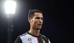 c罗最新爆料足球,揭秘足球场上的不为人知故事